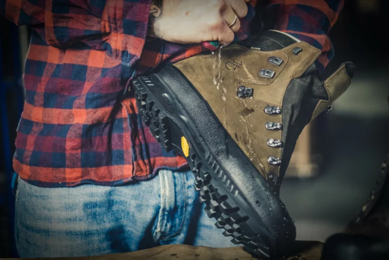 How to clean leather hiking boots