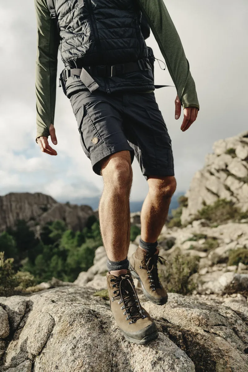 Fjallraven Vidda Pro Lite Shorts Mens in Fossil-9