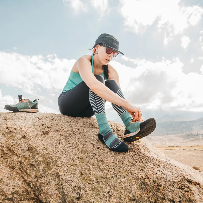 Darn Tough Light Hiker Lightweight Cushioned Womens Socks in Aqua-1