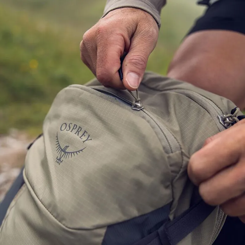 Osprey Hikelite 18 in Tungsten Yellow-8