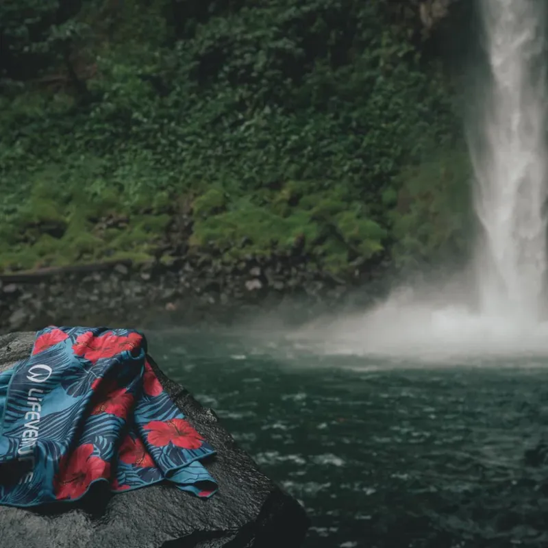 Lifeventure Recycled SoftFibre Giant Trek Towel in Oahu-3