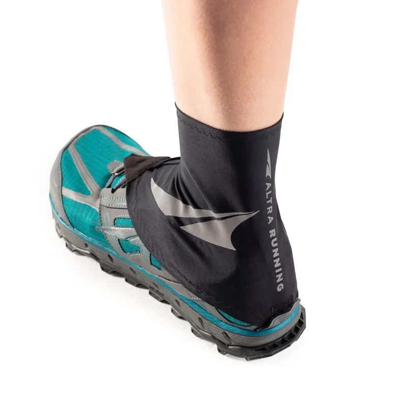 Altra Trail Gaiter in Black/Silver/Grey-2