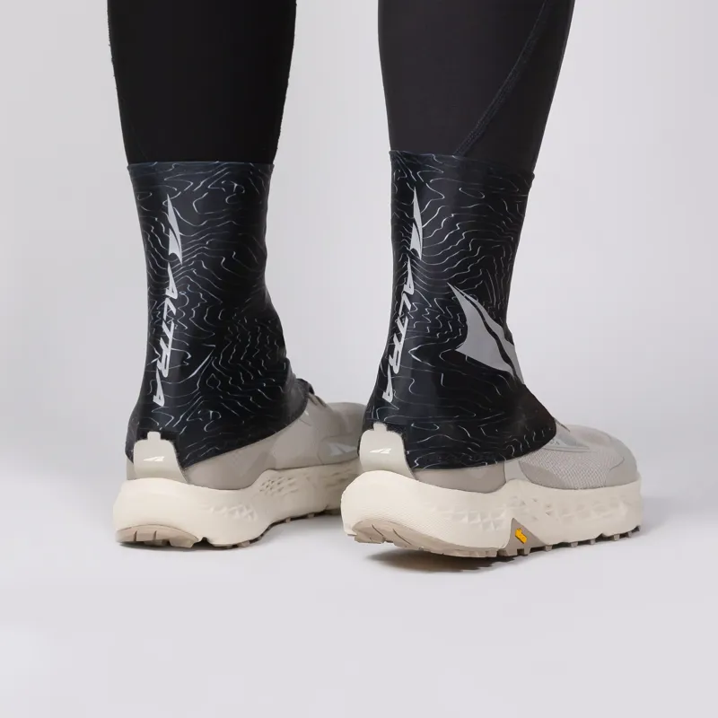 Altra Trail Gaiter in Black/Silver/Grey-1
