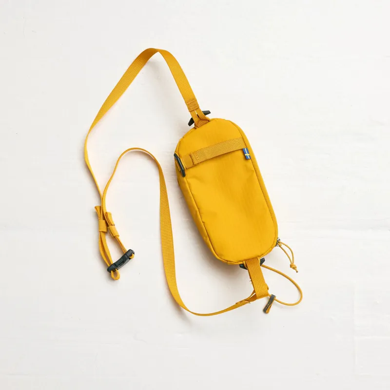 バッグ・カバンその他 [FJALLRAVEN] Abisco Bottle Pocket Mustard yellow / Black Fjallraven Abisko Bottle Pocket in Mustard Yellow