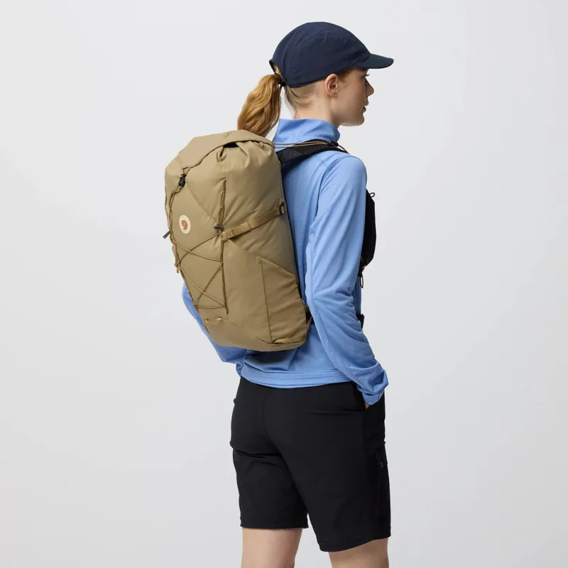 Fjallraven Abisko Hike Lite 20 Daypack S/M in Black-4