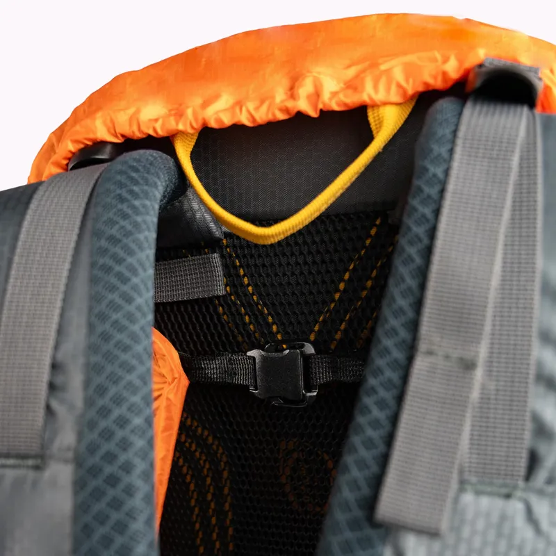 Highlander Ducks Back Raincover Small 18-30L in Orange-3