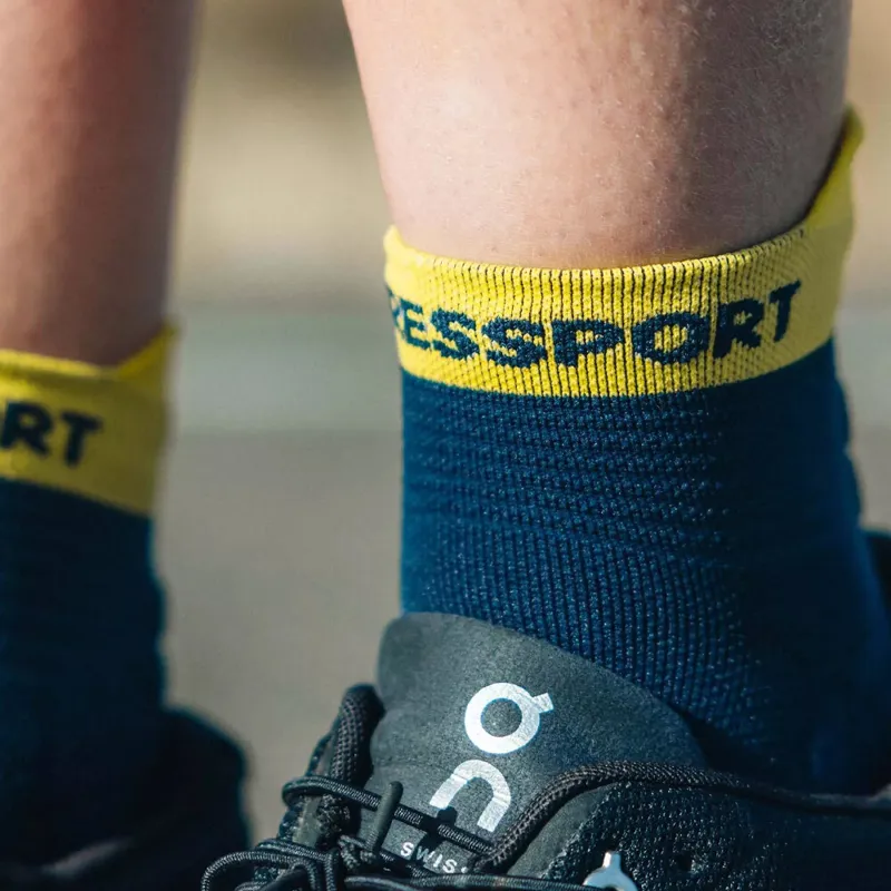 CompresSport Pro Racing Socks V4.0 Run Low in Blue/Green Sheen-2