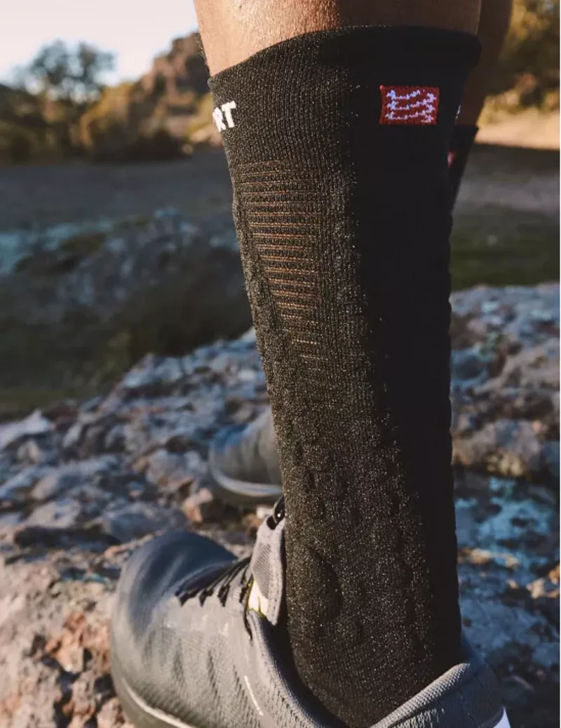 Compressport Pro Racing Socks v4.0 Trail in Black-2