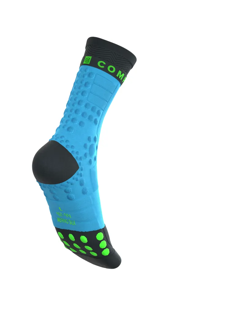 Compressport Pro Racing Socks Winter Trail in Norse Blue/Black-4