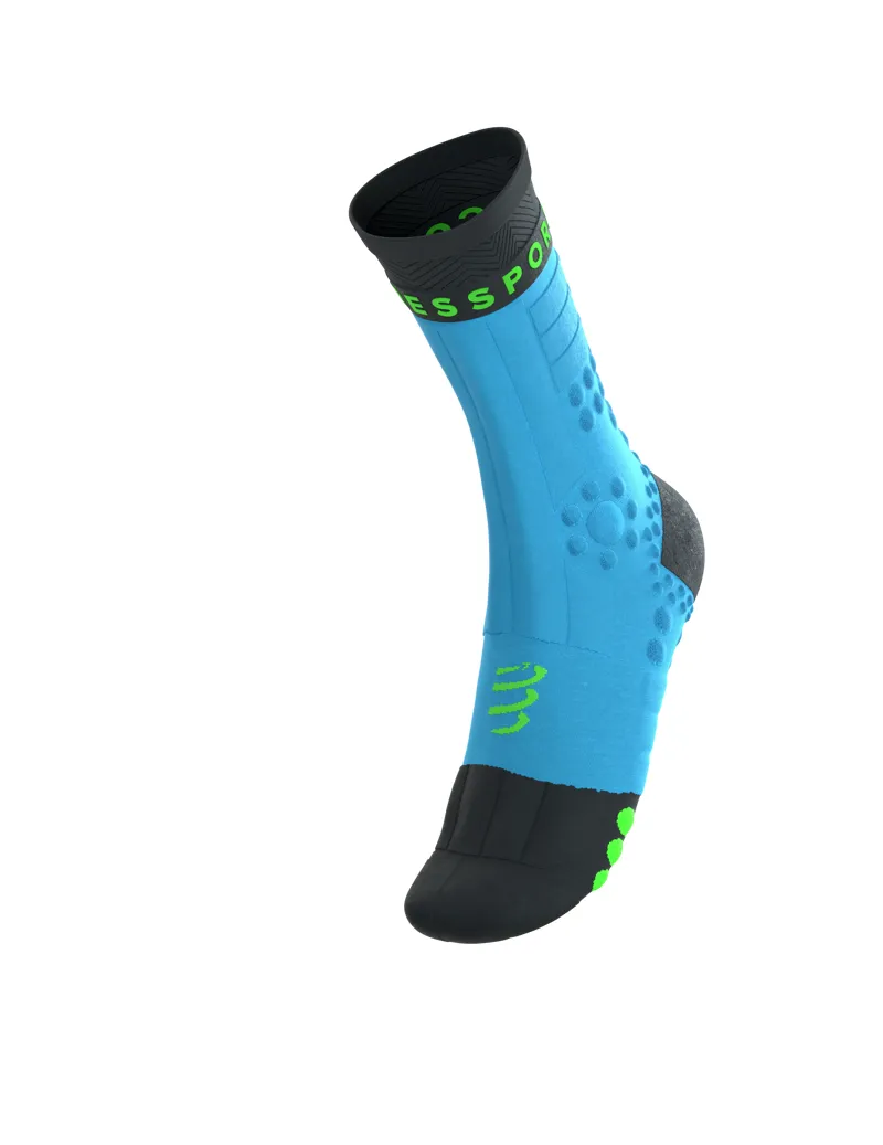 Compressport Pro Racing Socks Winter Trail in Norse Blue/Black-6