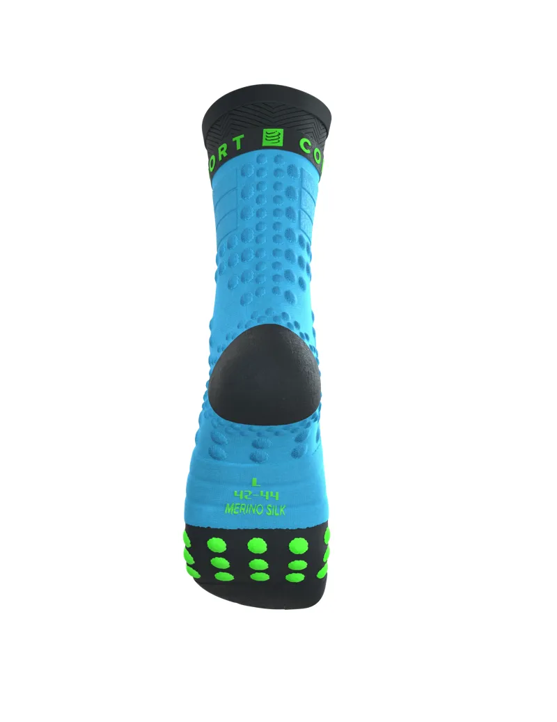 Compressport Pro Racing Socks Winter Trail in Norse Blue/Black-5