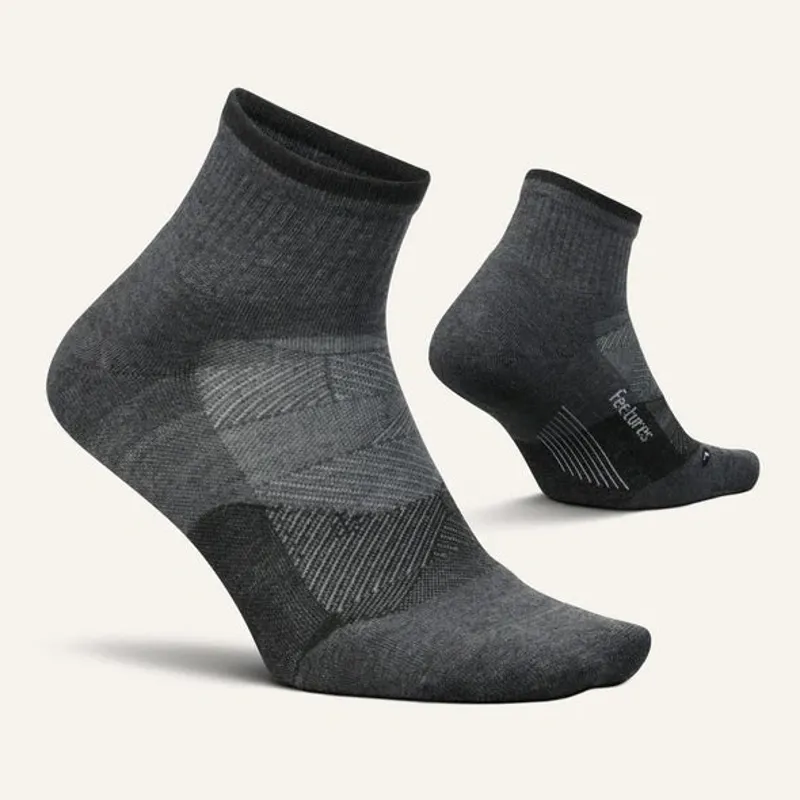 Feetures Trail Max Cushion Quarter Socks Unisex in Gray-1
