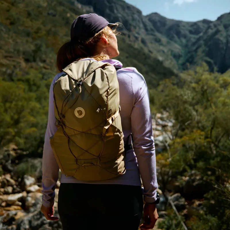 Fjallraven Abisko Hike Lite 20 Daypack S/M in Black-12