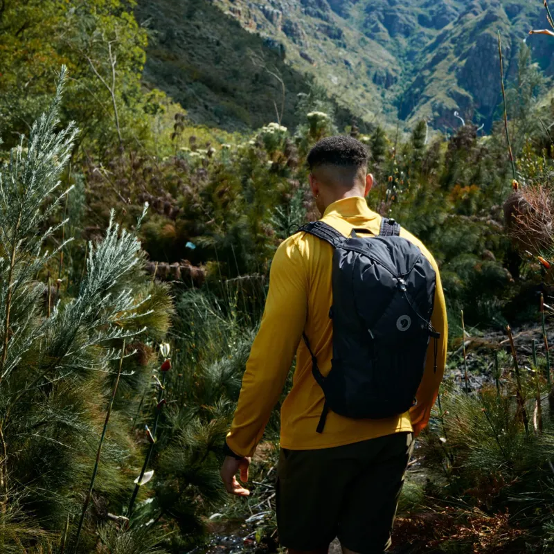 Fjallraven Abisko Hike Lite 20 Daypack M/L in Black-9
