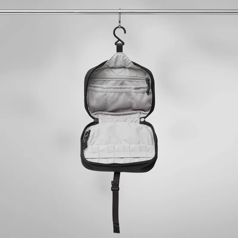 Fjallraven Farden Necessity Bag in Green-3