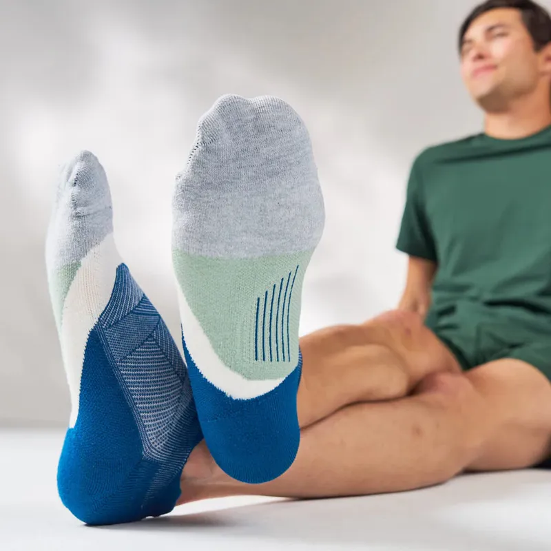 Feetures Elite Light Cushion Running Tab Sock in Midnight Woods-3