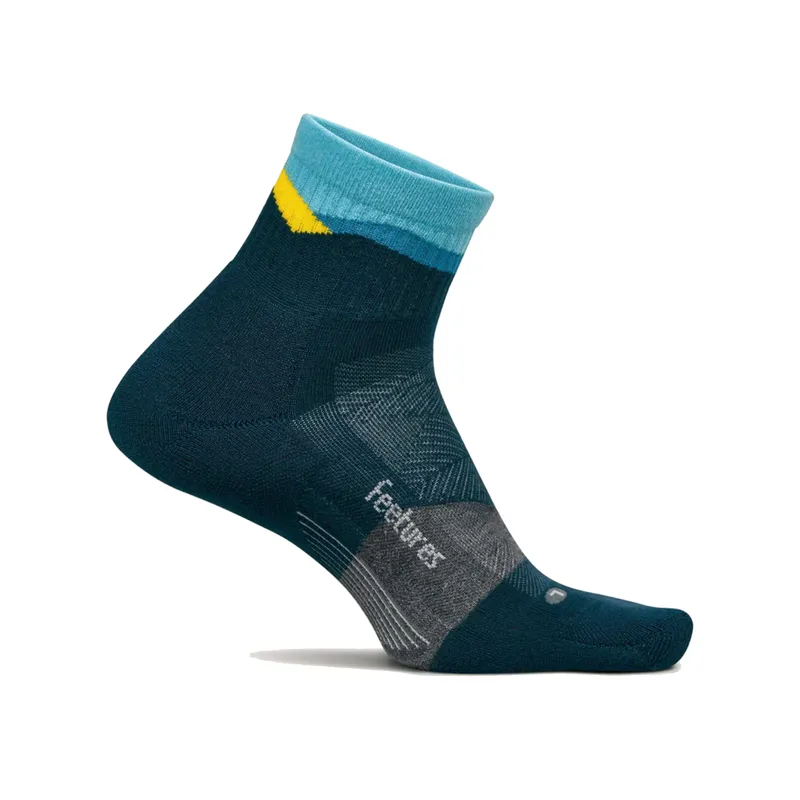 Feetures Trail Max Cushion Quarter Socks Unisex in High Blue