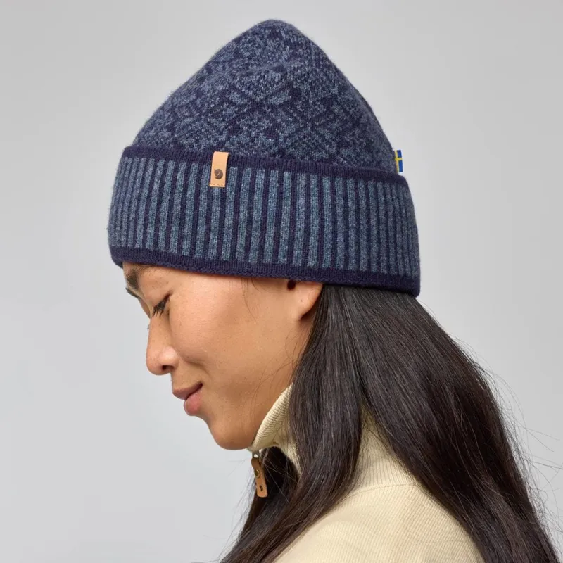 Fjallraven Snow Beanie in Port-5