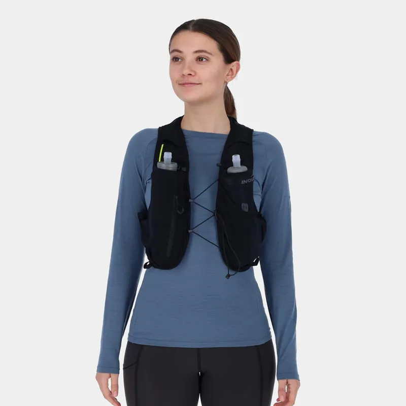 Inov8 Racepac 4 Running Vest Unisex in Black-4