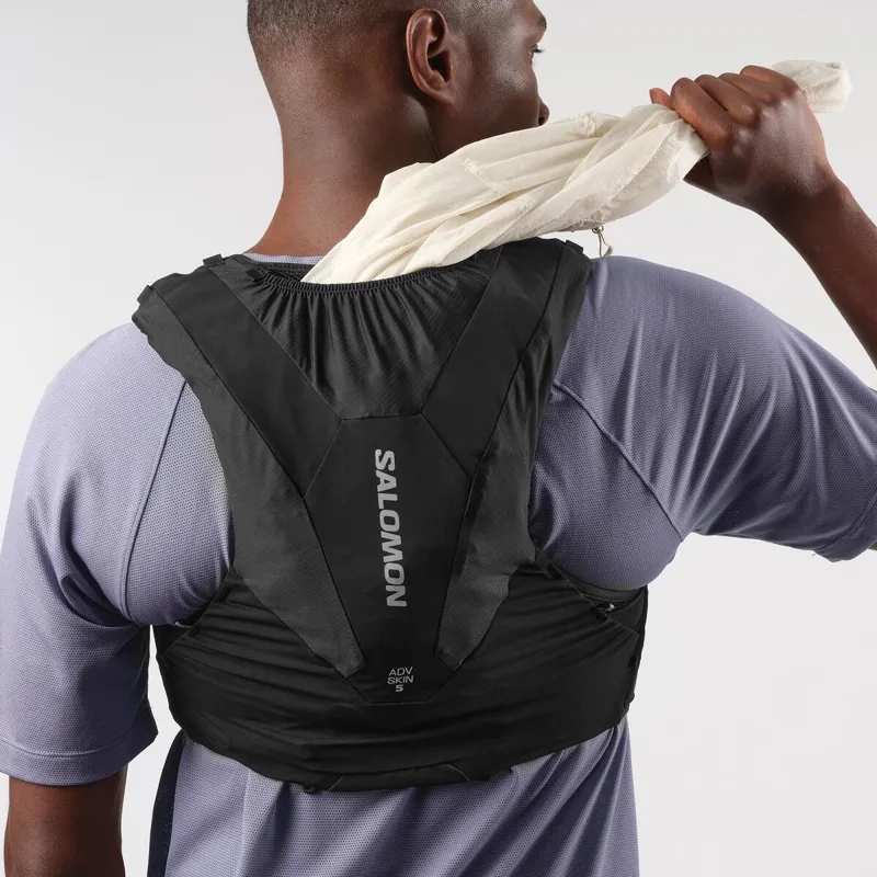 Salomon ADV Skin 5 Set Hydration Vest in Black-7