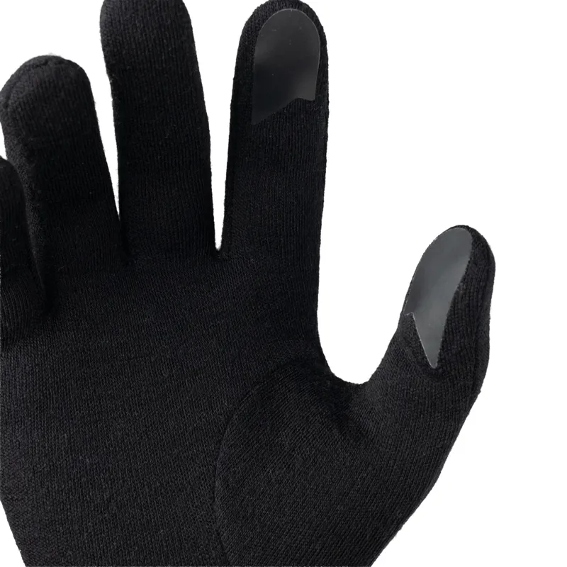 Buff Merino Midweight Gloves in Black-2