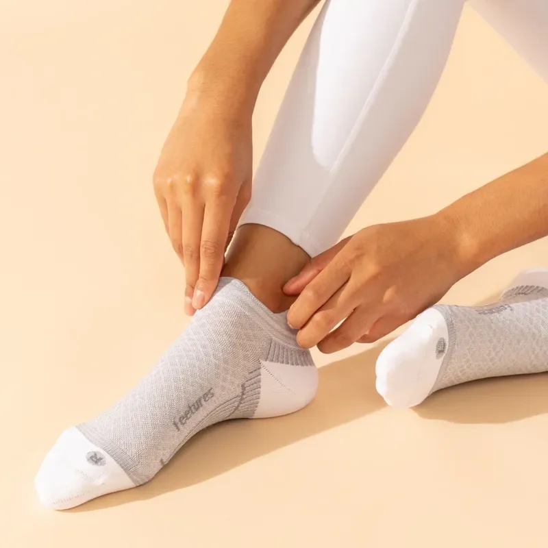 Feetures PF Relief Light Cushion Tab Unisex Socks in Gray-2