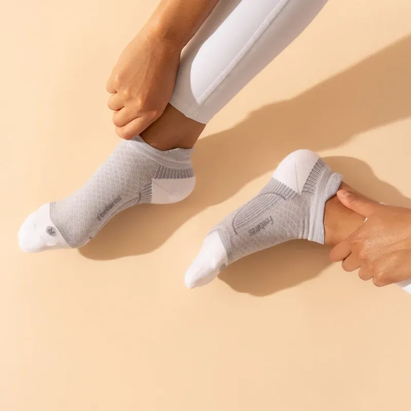 Feetures PF Relief Light Cushion Tab Unisex Socks in Gray-3