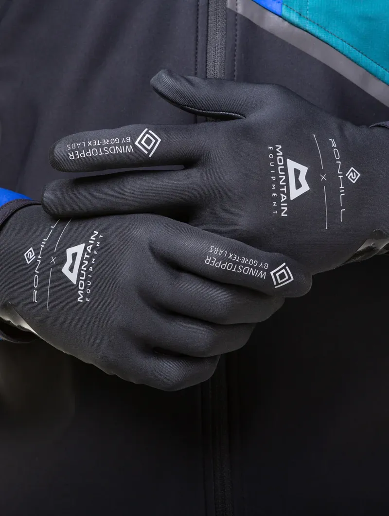 Ronhill Gore-Tex Windstopper Glove in All Black-7