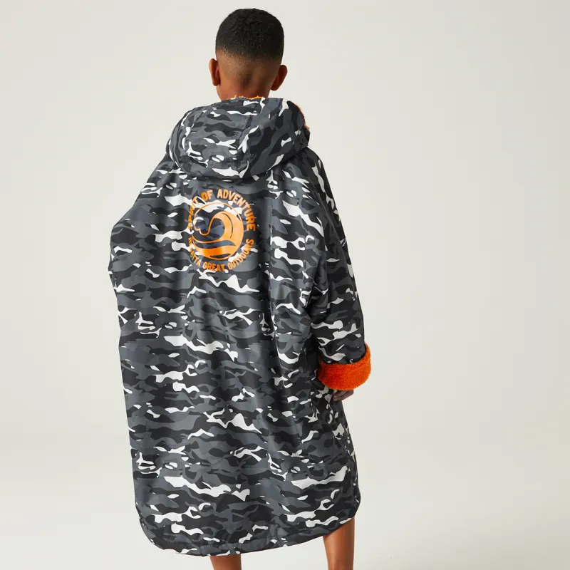 Regatta Junior Waterproof Changing Robe in Black Camo/Persimmon-4