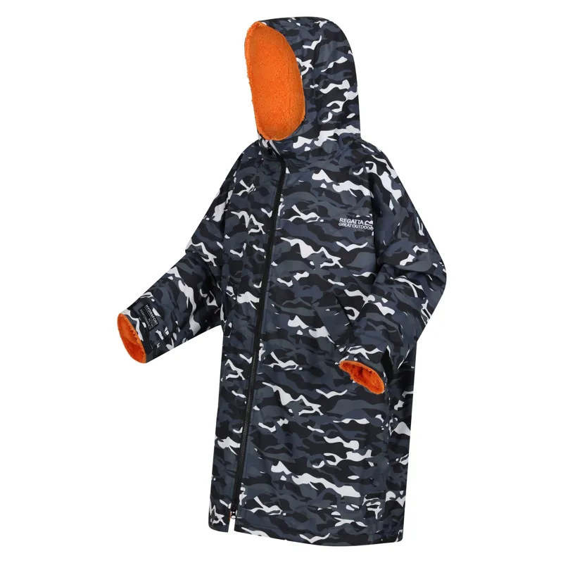Regatta Junior Waterproof Changing Robe in Black Camo/Persimmon-2