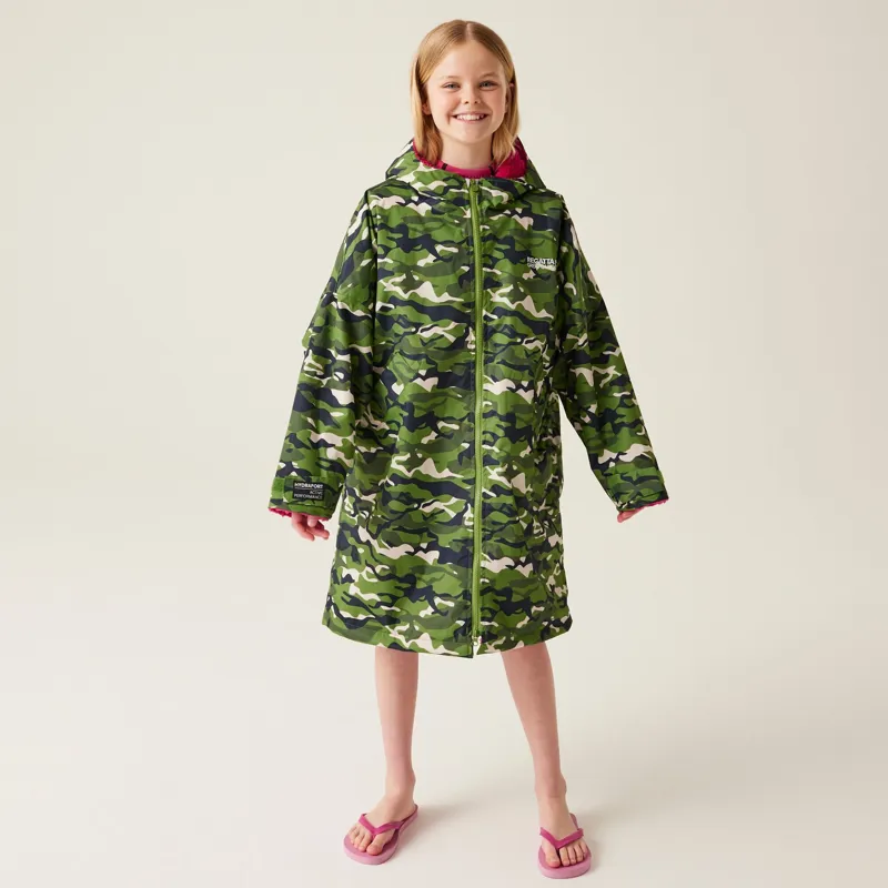 Regatta Junior Waterproof Changing Robe in Cactus Camo/Pink Potion-7