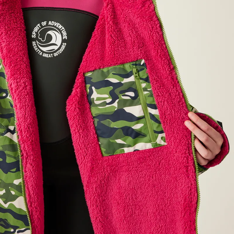 Regatta Junior Waterproof Changing Robe in Cactus Camo/Pink Potion-4