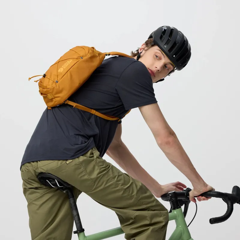 Fjallraven Skule Sling 6 in Black-3