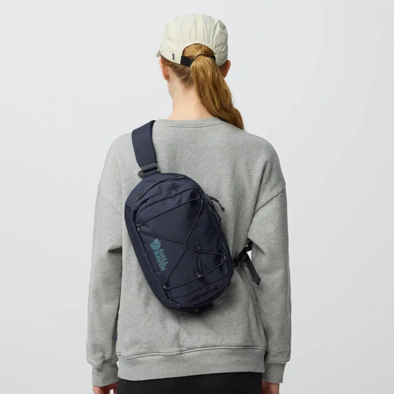 Fjallraven Skule Sling 6 in Black-7