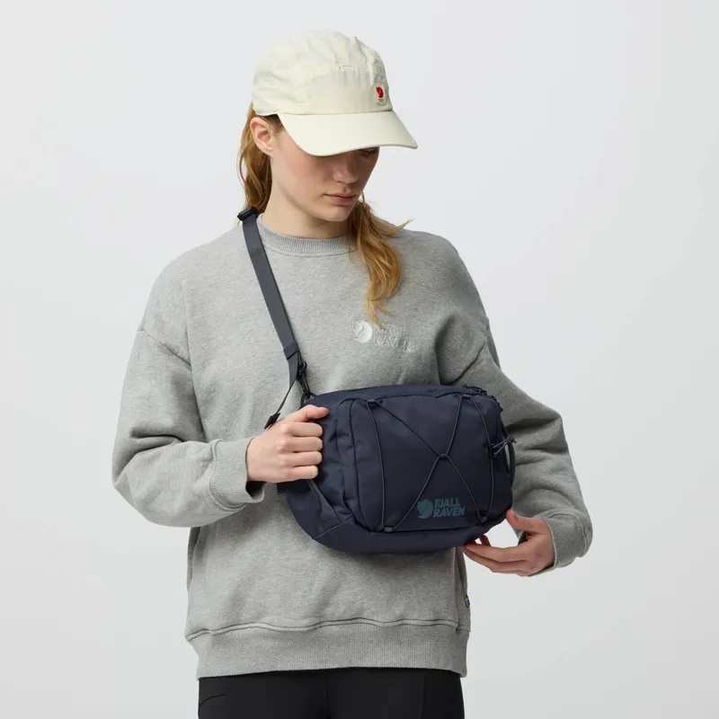 Fjallraven Skule Sling 6 in Black-8