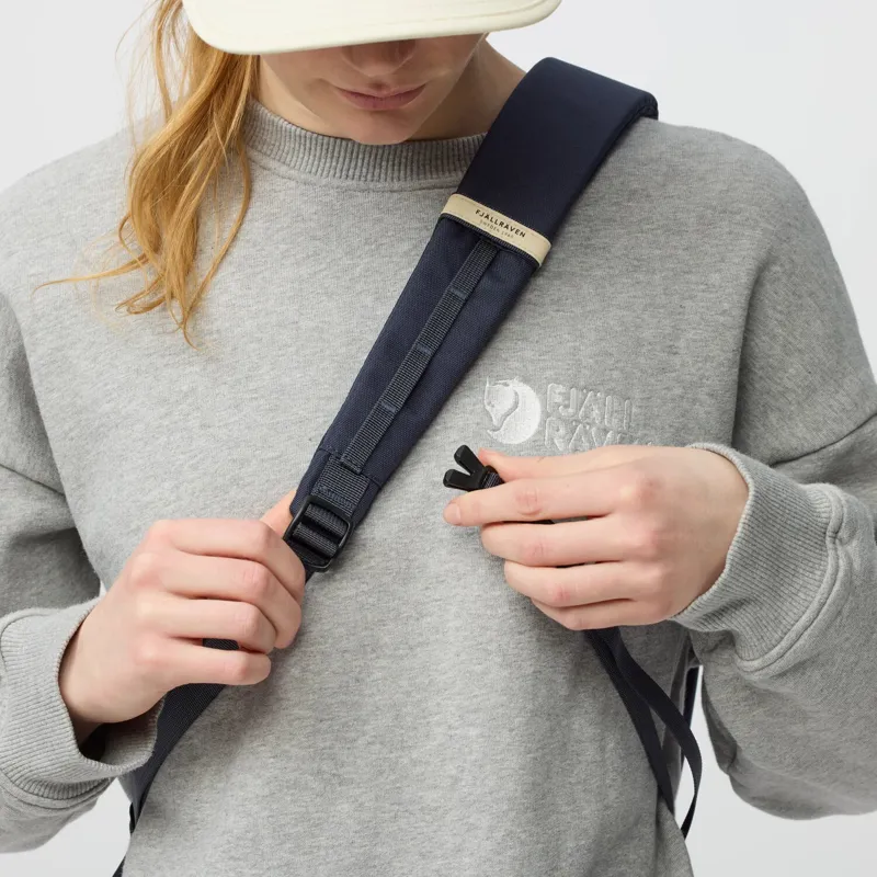 Fjallraven Skule Sling 6 in Navy-13