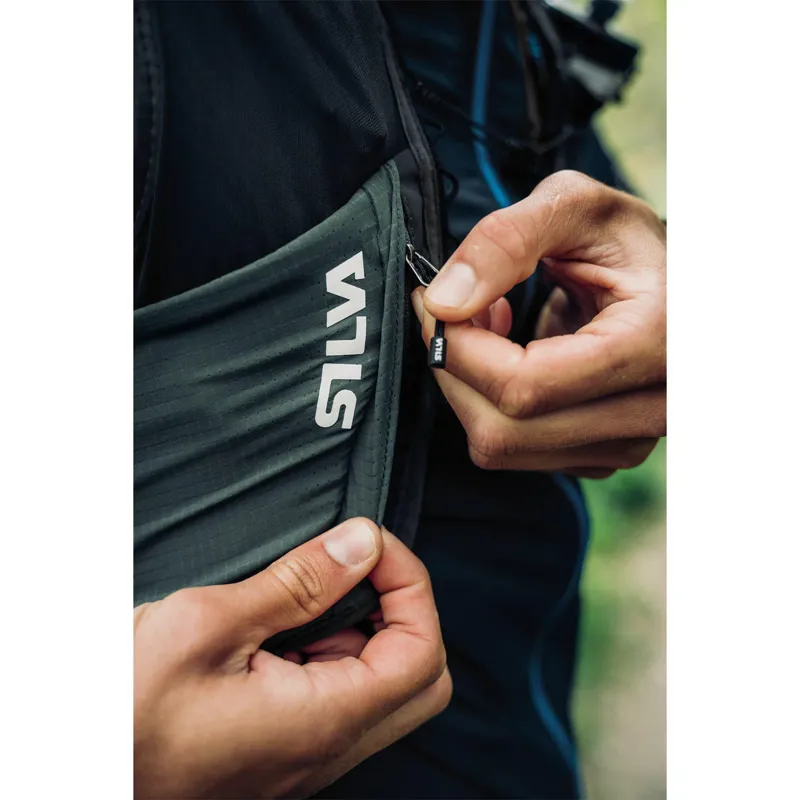 Silva Strive Fly Running Vest in Green-11