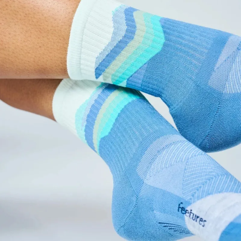 Feetures Trail Max Cushion Mini Crew Unisex in Tectonic Blue-3