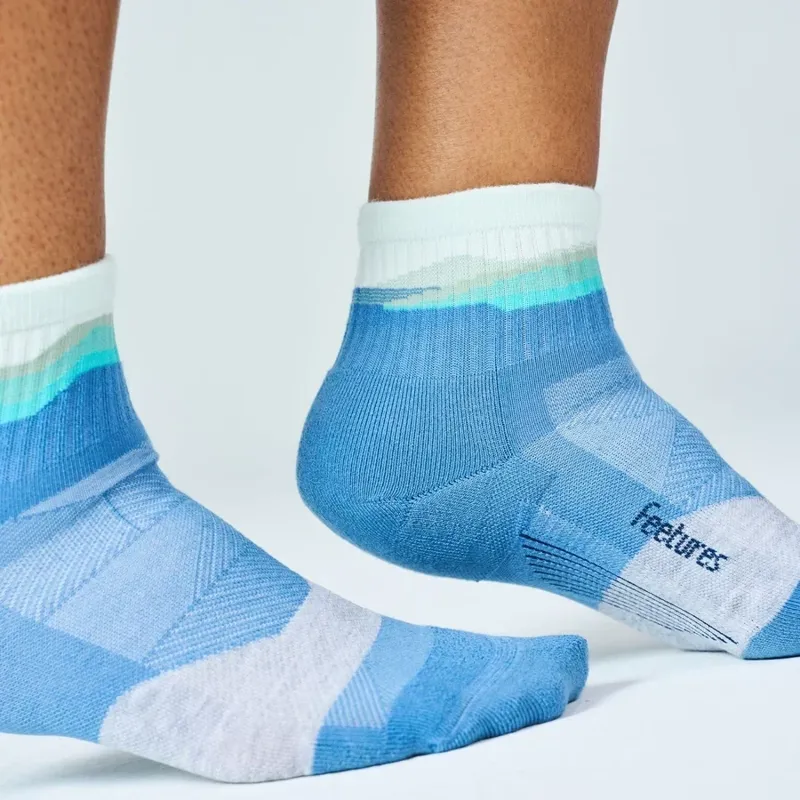 Feetures Trail Max Cushion Quarter Socks Unisex in Tectonic Blue-2
