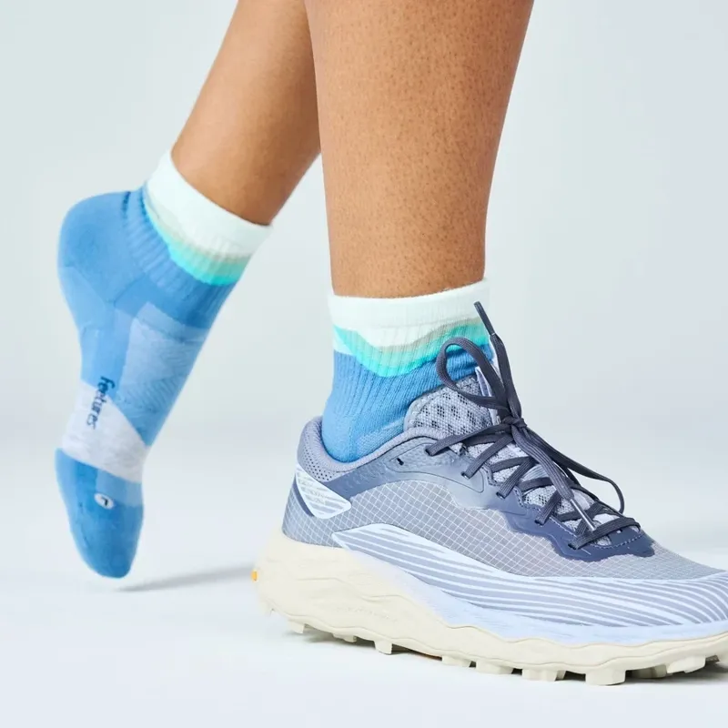 Feetures Trail Max Cushion Quarter Socks Unisex in Tectonic Blue-3