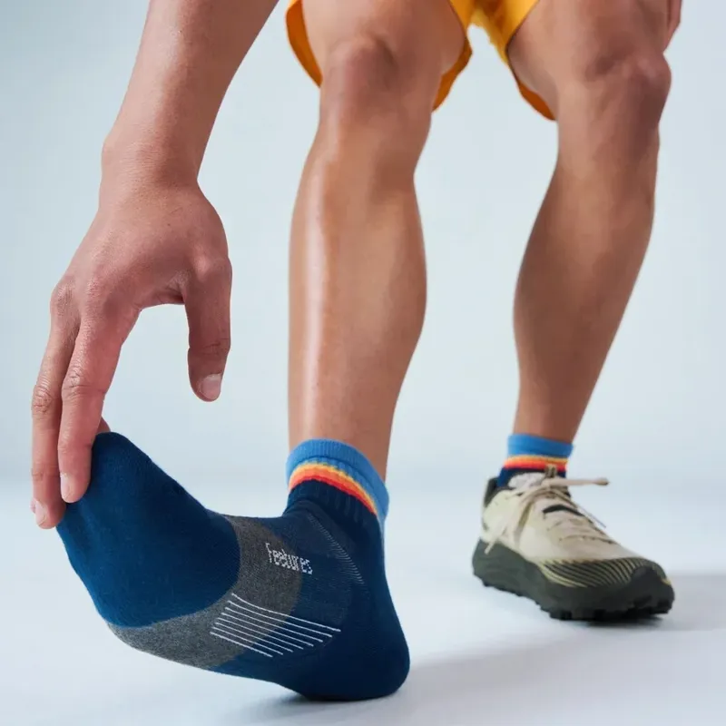 Feetures Trail Max Cushion Quarter Socks Unisex in Tectonic Navy-3