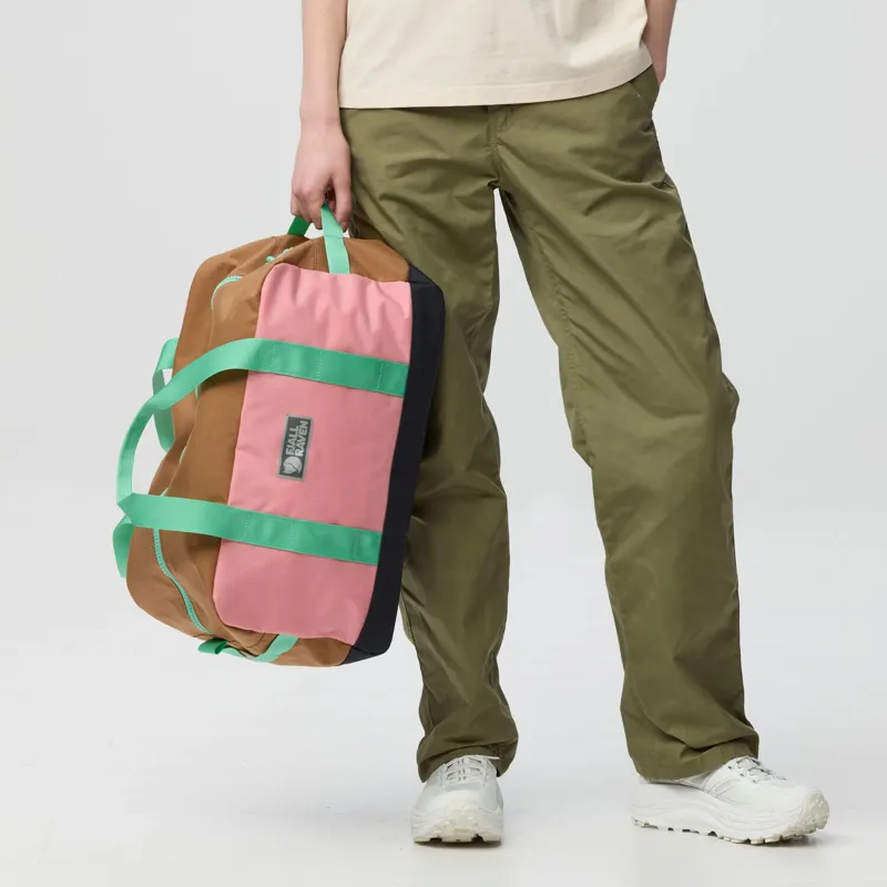 Fjallraven Vardag Duffel 33 in Poppy Pink/Khaki Dust-6