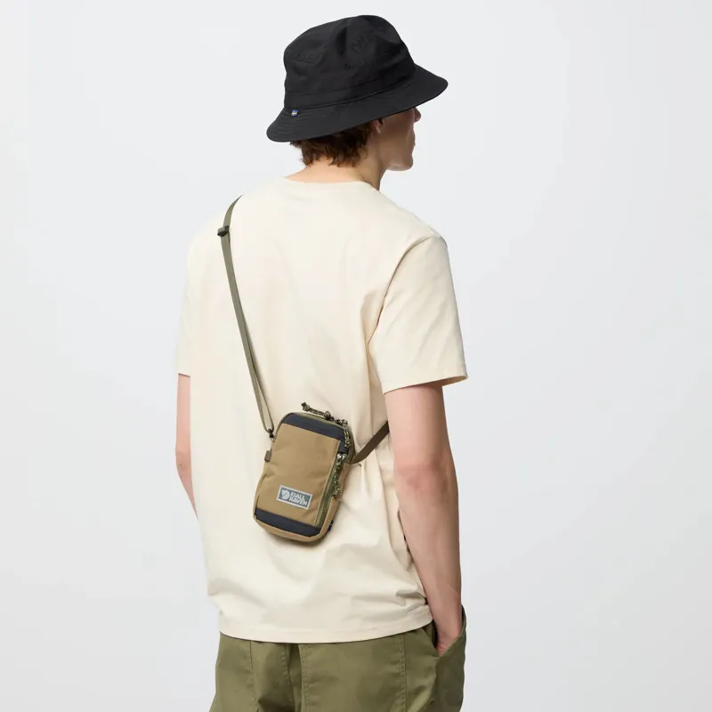 Fjallraven Vardag Pocket Small in Coal Black-4