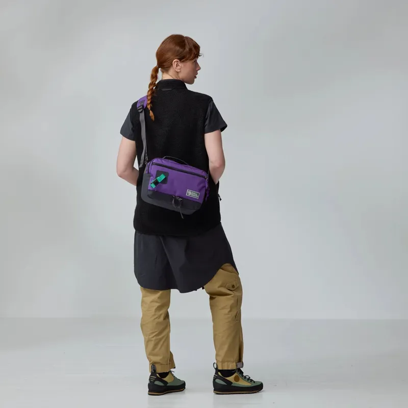 Fjallraven Vardag Shoulder Bag 6 in Coal Black-3