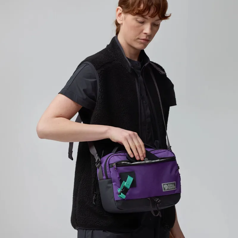 Fjallraven Vardag Shoulder Bag 6 in Coal Black-5