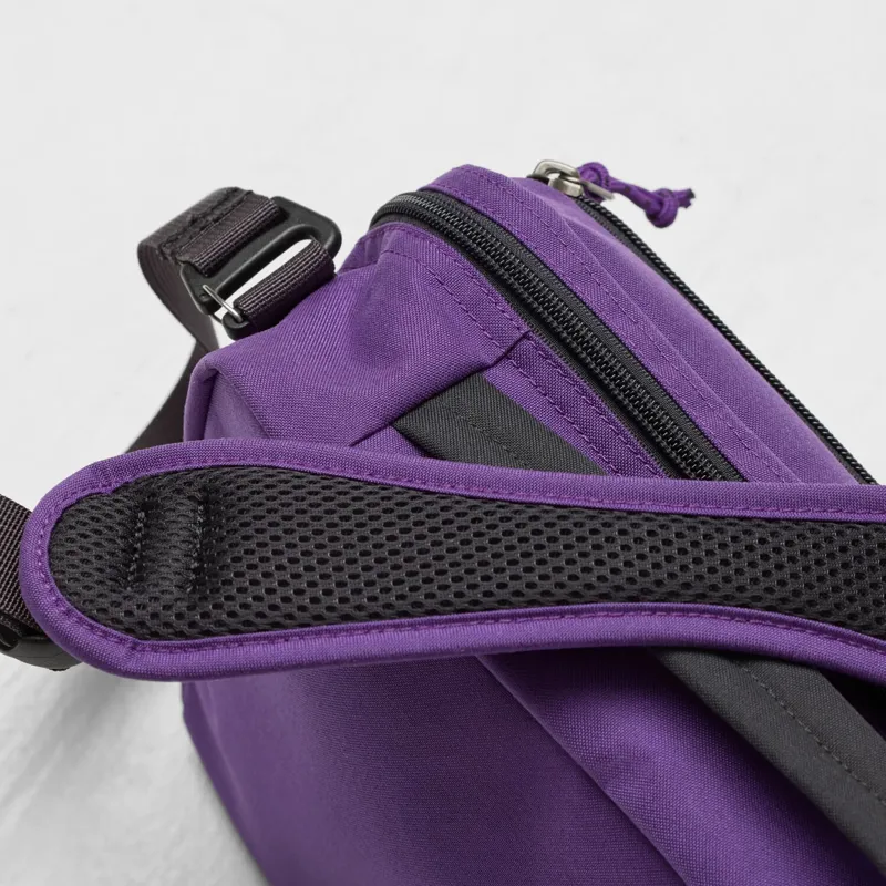 Fjallraven Vardag Shoulder Bag 6 in Coal Black-10