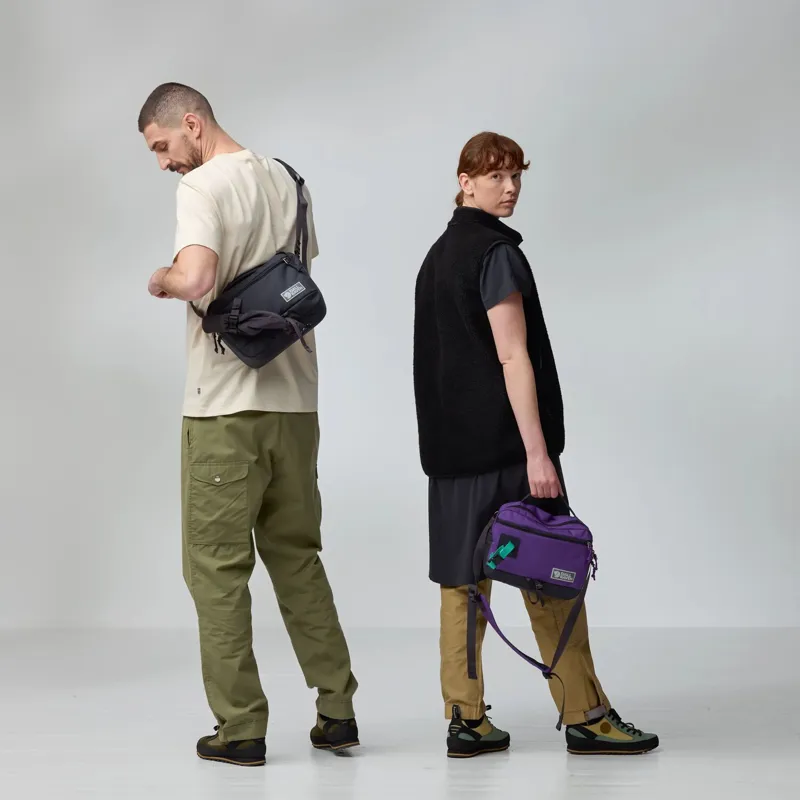 Fjallraven Vardag Shoulder Bag 6 in Coal Black-11