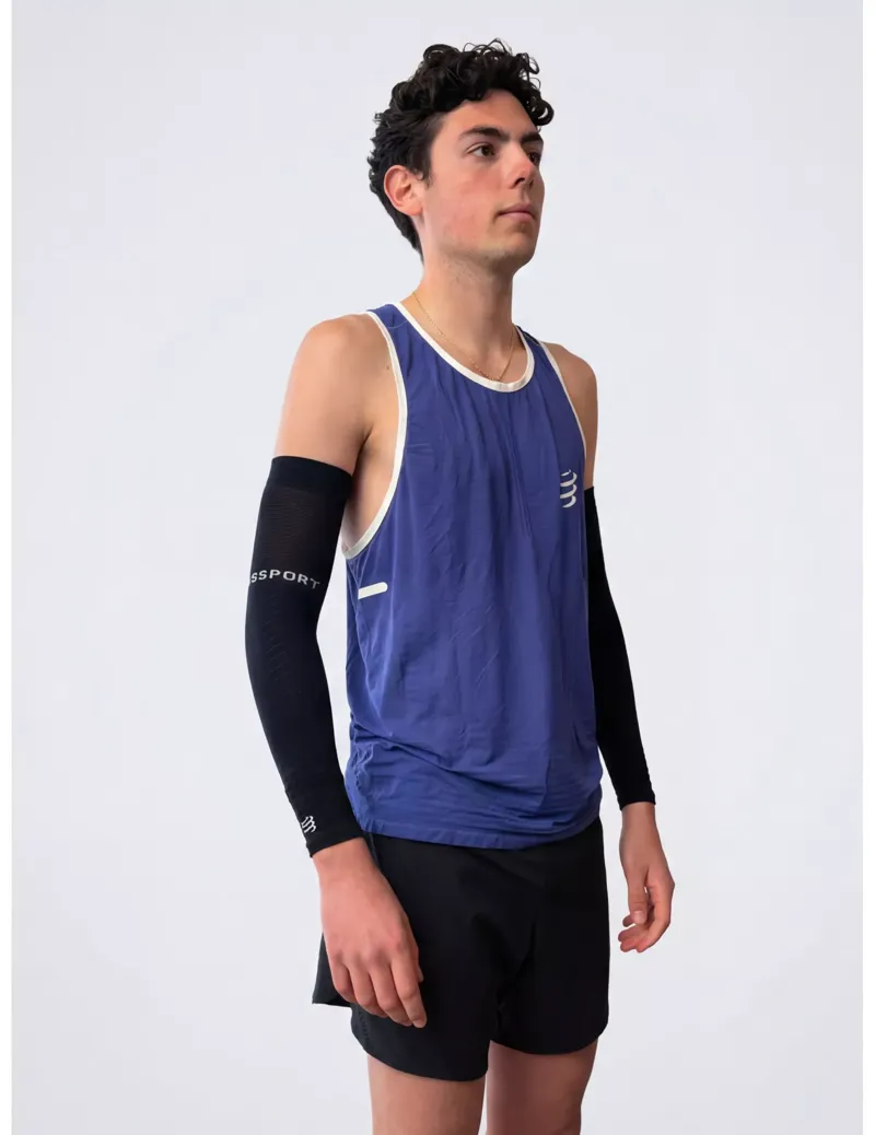 Compressport ArmForce in Black-4