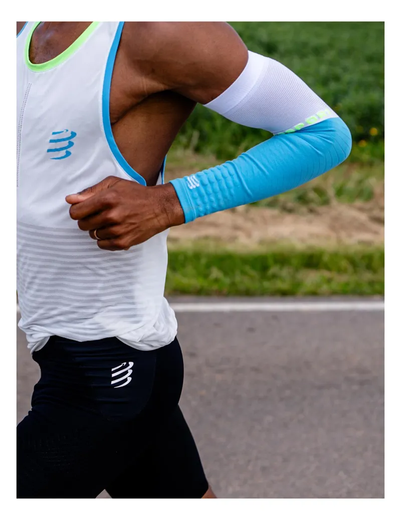 Compressport ArmForce in Norse Blue/Neon Green-4