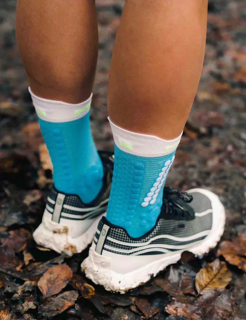Compressport Pro Racing Socks v4.0 Trail in Norse Blue/Neon Green-4